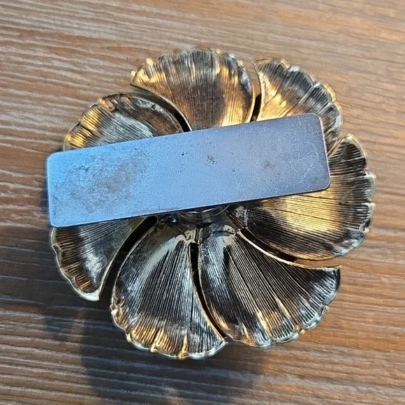 Goldtone Flower Brooch - Picture 2 of 5